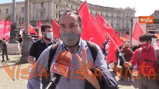 “Liberiamo i vaccini dai brevetti”. I manifestanti alla protesta per la sanità pubblica a Roma