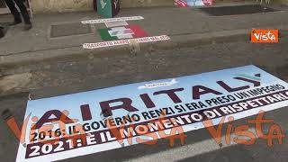 La manifestazione dei lavoratori AirItaly, Usb, Ap e Cobas al Mise. Le immagini