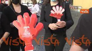 Chiudono i Disney Store in Italia, i lavoratori protestano a Piazza Montecitorio