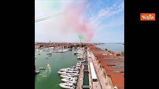 Il volo spettacolare delle Frecce Tricolori su Venezia