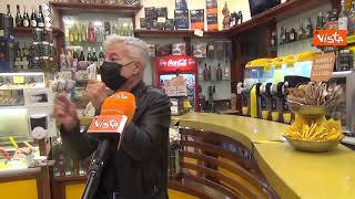 Torna il "rito del caffè" al banco a Napoli, i clienti dei bar: "Finalmente"