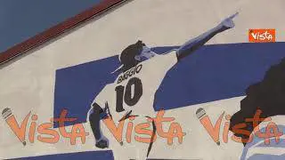 A Milano un murale dedicato a Roberto Baggio, l'omaggio su un palazzo lungo il Naviglio Grande