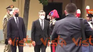 Cerimonia 207 anni Carabinieri, Guerini indica a Draghi dove fermarsi con un colpetto del gomito