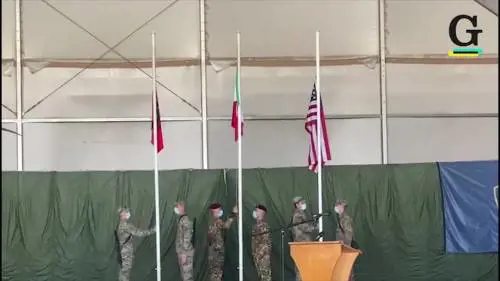 Afghanistan, l'Italia ammaina la bandiera dopo vent'anni