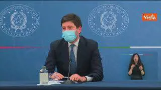 Vaccini, Speranza: "Quasi un italiano su 2 ha avuto prima dose"