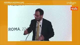 Patuanelli: "Con plastic tax non si risolve problema, fare patto innovazione"