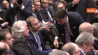 Grillo e Conte ai ferri corti, ecco quando si strinsero la mano nel 2019 al Tempio di Adriano