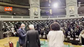 Lunghissimo applauso per Mattarella dopo il discorso dedicato a temi europei alla Sorbona