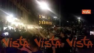Italia campione d'Europa, al Colosseo esplode la gioia dei tifosi