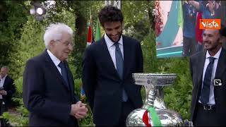 Mattarella riceve in dono maglia dagli Azzurri e racchetta e da Berrettini