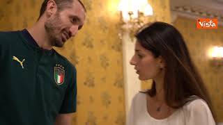 Raggi incontra gli Azzurri Campioni d'Europa, l'abbraccio con il capitano Chiellini