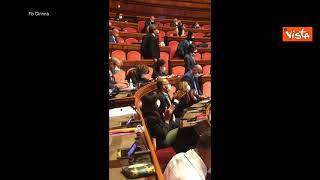 Cirinnà posta video dell'Aula sui social: "Faraone applaude a Salvini, no comment"