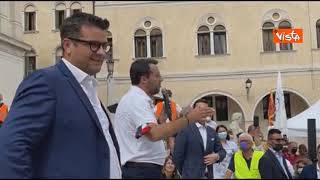 Migranti, Salvini: “Chi viene in Italia per far casino torni a casa. In aereo o sennò in pedalò”
