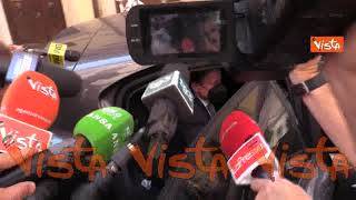 Incontro Draghi-Conte, l’ex premier scherza con i giornalisti sotto casa: “Volete farmi far tardi”
