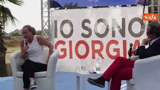 Reddito di cittadinanza, Meloni: “Meglio un lavoro per cui non si è formati che un sussidio”