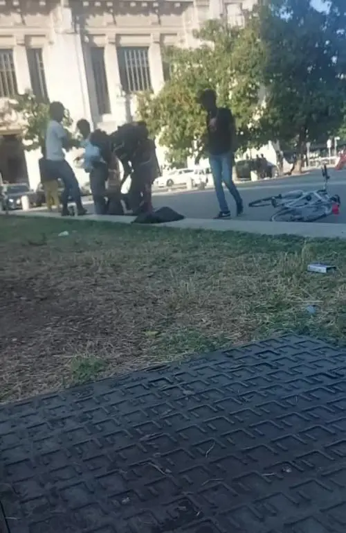 Milano, violenta rissa tra gruppi di extracomunitari davanti alla stazione