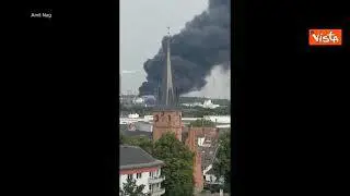 Esplosione alla Bayer di Leverkusen, la colonna di fumo visibile a chilometri di distanza