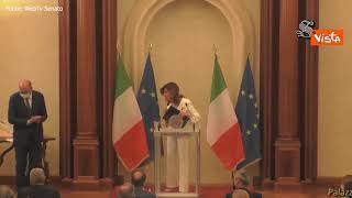 La consegna del ventaglio della stampa parlamentare alla presidente del Senato Casellati
