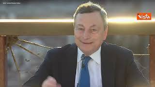 Draghi dà il benvenuto in inglese ai delegati del G20 al Colosseo: "Che piacere accogliervi qui"
