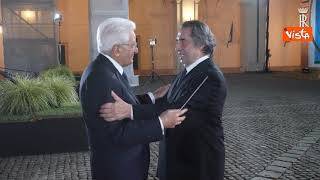Mattarella al concerto diretto da Muti, il maestro regala la sua bacchetta al Presidente