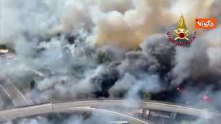 Incendio alla pineta Dannunziana a Pescara, le immagini dall'alto