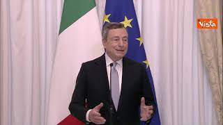 Draghi si appella agli italiani: "Vaccinatevi e rispettate le regole"