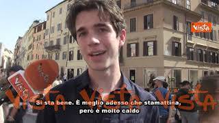 "Passiamo da una fontana all'altra, perché fa molto caldo", le parole dei turisti sul caldo a Roma