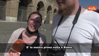 "Mucho calor oggi" le parole dei turisti al Colosseo