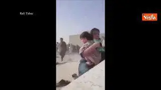 Folla e caos all'aeroporto di Kabul, una raffica di spari per fermare i profughi