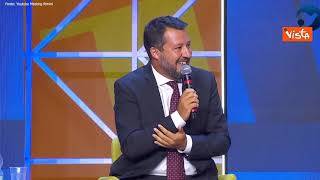 Salvini: "Maggioranza pronta a rivedere Reddito di cittadinanza", ma Conte si sbraccia per smentire