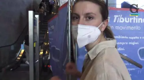 "Asfaltiamo i poliziotti". Ma la manifestazione no-pass è un flop