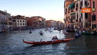 Termina la Regata Storica di Venezia, l'applauso per i vincitori