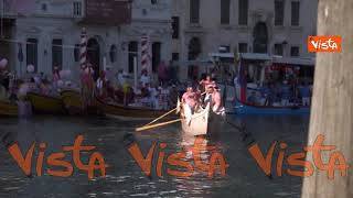 Regata Storica Venezia, vince il gondolino arancio dei Vignotto