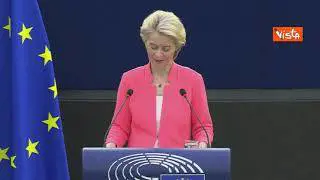 Standing ovation per Bebe Vio al Parlamento europeo durante il discorso di Ursula von der Leyen