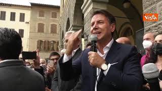 Giuseppe Conte parla di Renzi, contestato il leader di Italia Viva dal pubblico