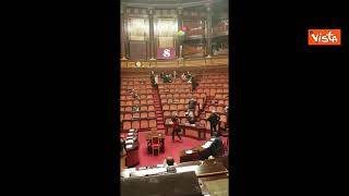 "Vergognatevi", protesta in Aula di Alternativa c'è sul Ddl penale con i palloncini lanciati in aria