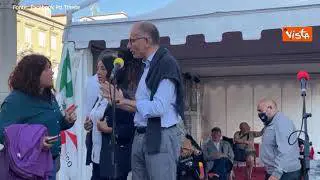 No vax interrompe il comizio di Letta: "Il vaccino è libertà?"
