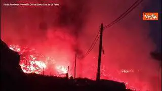 Nuova colata di lava alle Canarie nella notte, le immagini