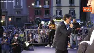 Reddito di cittadinanza, Conte: "Abolirlo? Dovranno passare sul nostro cadavere"