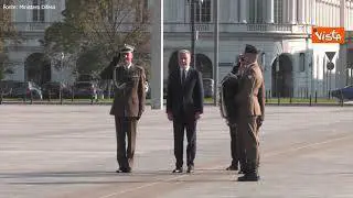 Guerini depone corona di fiori a monumento Milite Ignoto di Varsavia