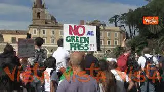 La protesta dei no pass in piazza del Popolo: le immagini