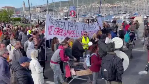 Corteo no vax Trieste