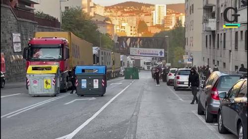 Trieste, fermati altri camion diretti verso il valico 4 del porto 