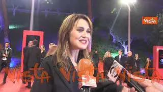 Paola Cortellesi: "Gigi Proietti ha inventato un nuovo linguaggio per il cinema"