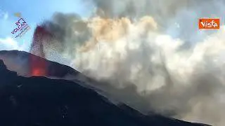 Continua l'eruzione vulcanica alla Canarie, ecco le immagini di La Palma