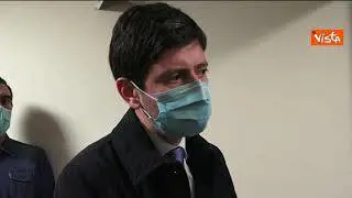 Speranza: "Over 60 si vaccinino con terza dose, le scorte ci sono"