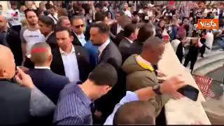 Bolsonaro turista a Roma, la visita alla fontana di Trevi