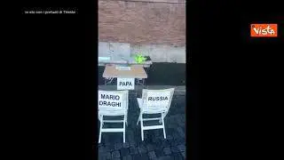 No Green pass, il portuale Puzzer con tavolino a Piazza del Popolo: "Se non ci parlano non mi muovo"