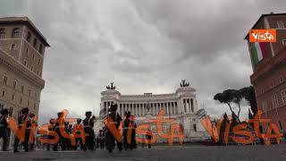 Festa delle Forze Armate, la parata arriva in Piazza Venezia a Roma per la cerimonia