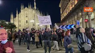 No green pass, il corteo sfila nel centro di Milano